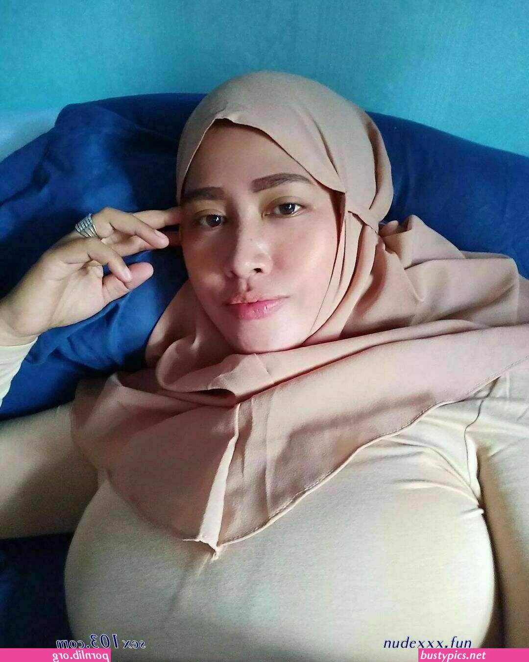 ibu tetek besar bugil