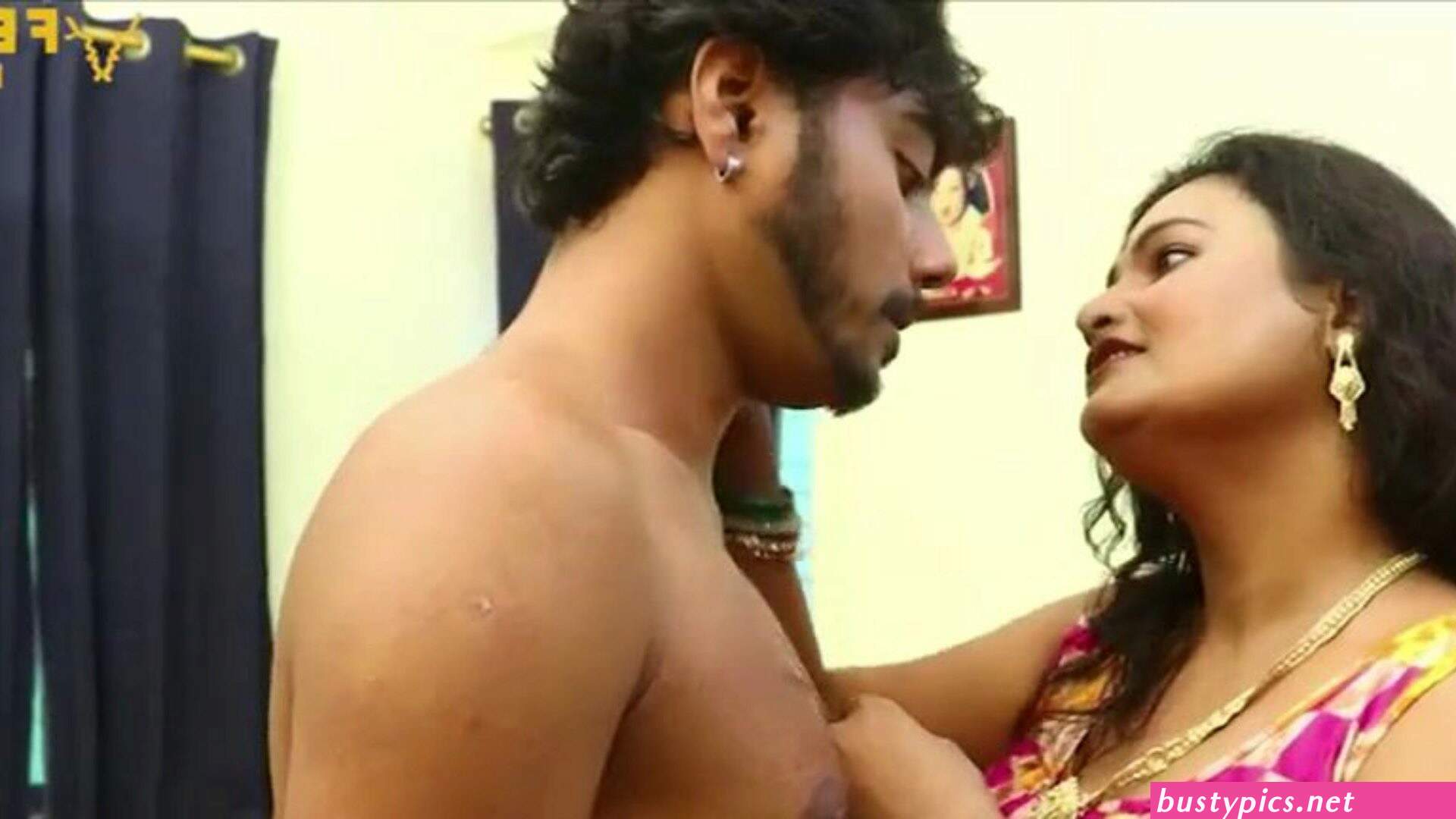 indian young aunty boobs