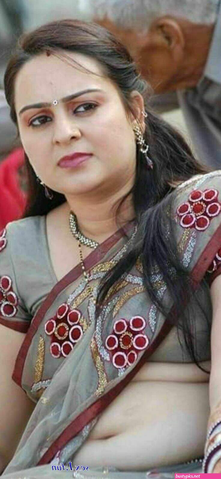 indian young aunty boobs