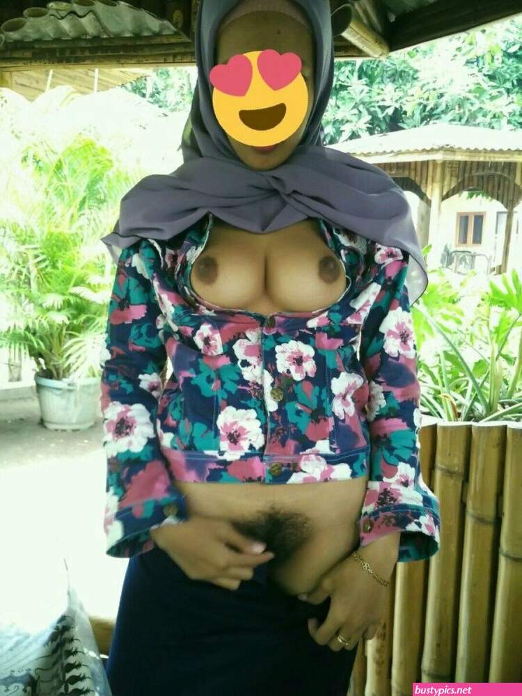 toket hijab bugil