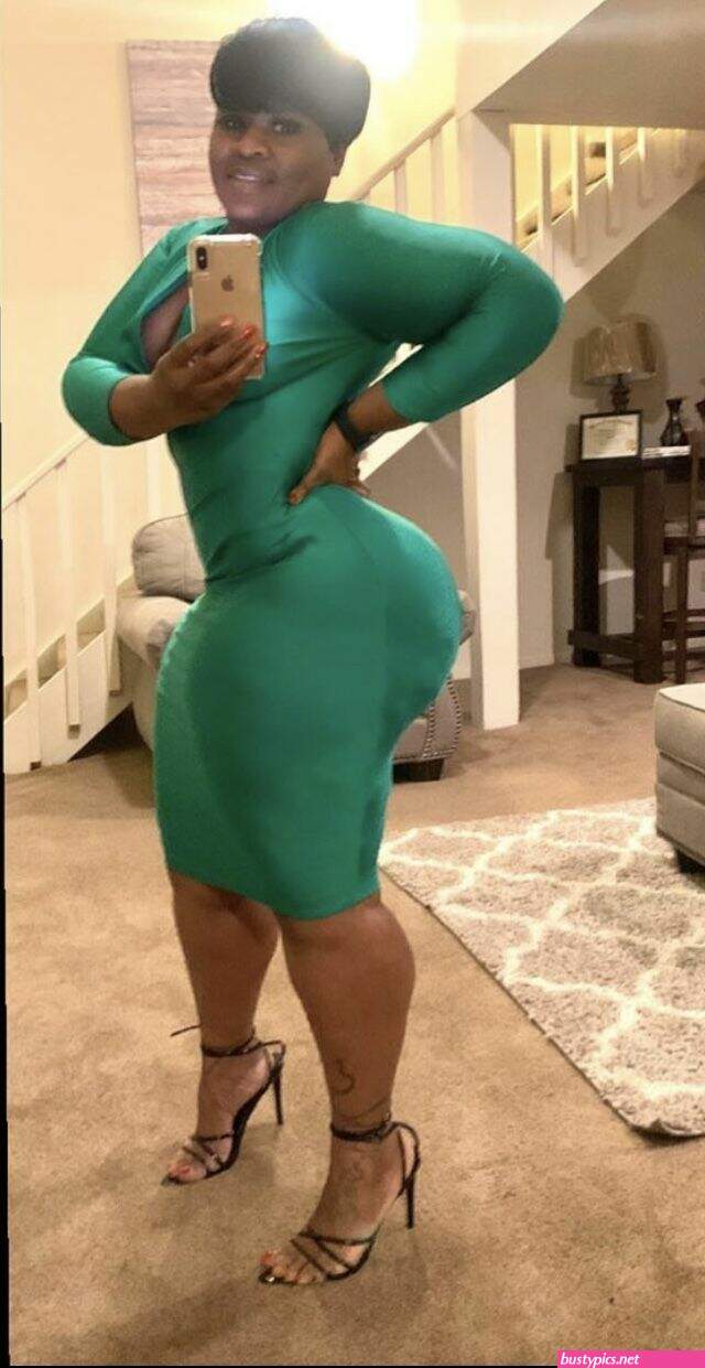 big black booty tight skart pic