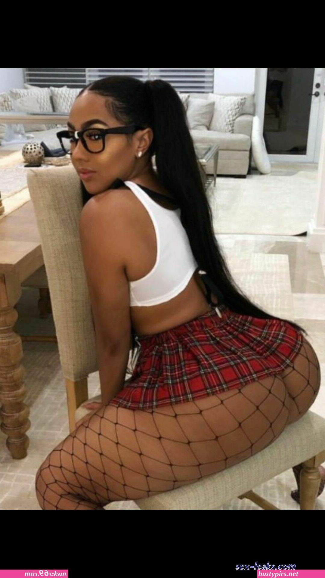 big black booty tight skart pic