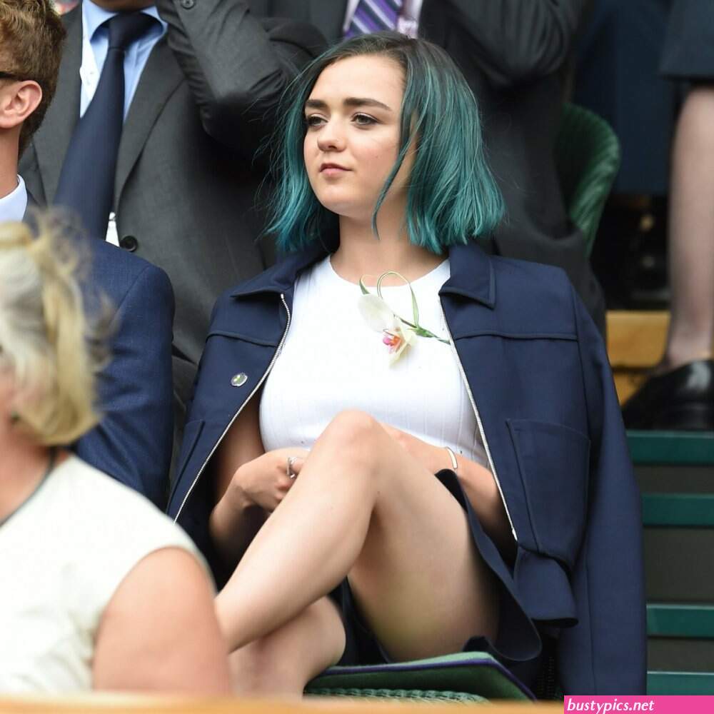 maisie williams camel toe