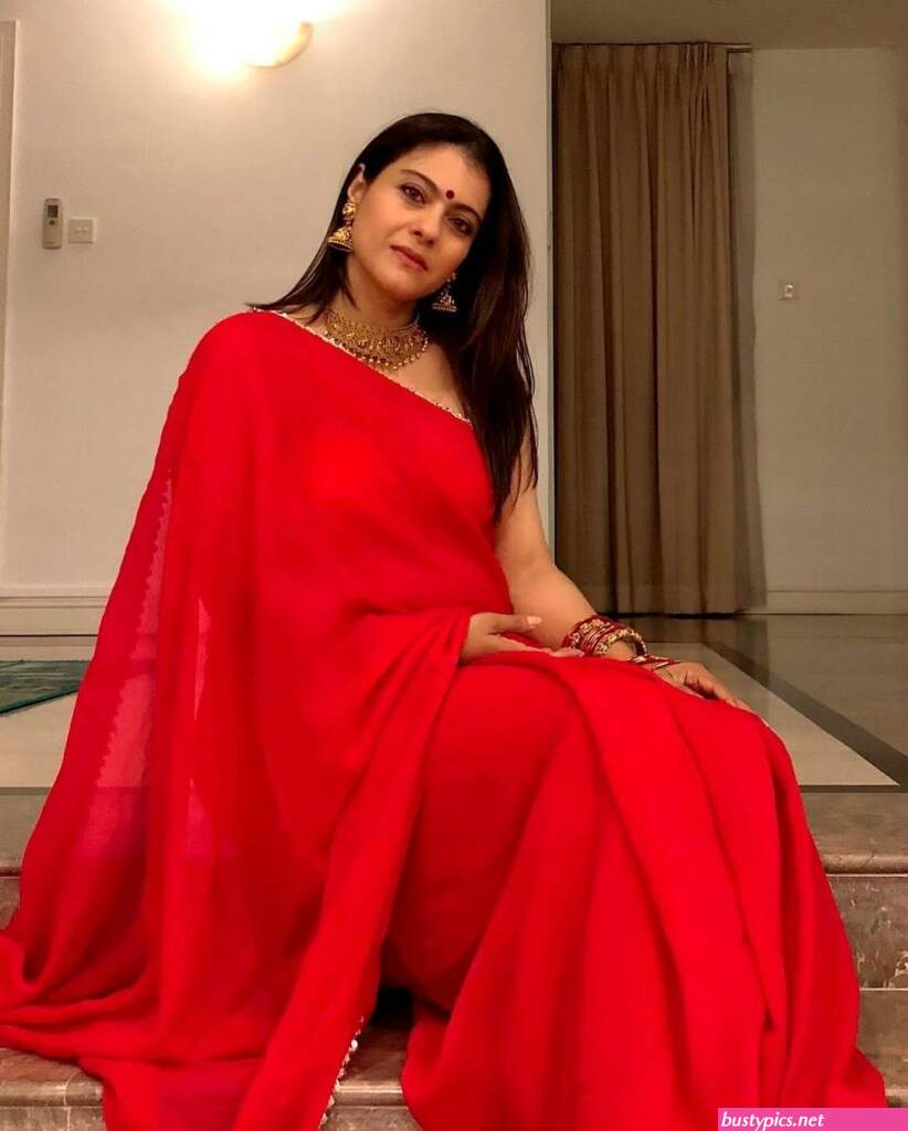 milf kajol devgan hot sexy in half blouse saree