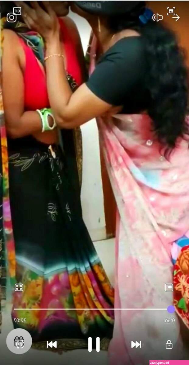 saree lesbian nangi photos