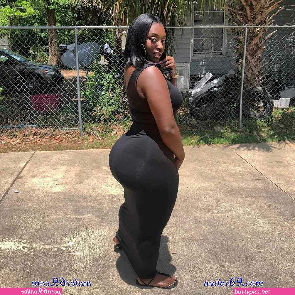 uganda woman show her big naked ass