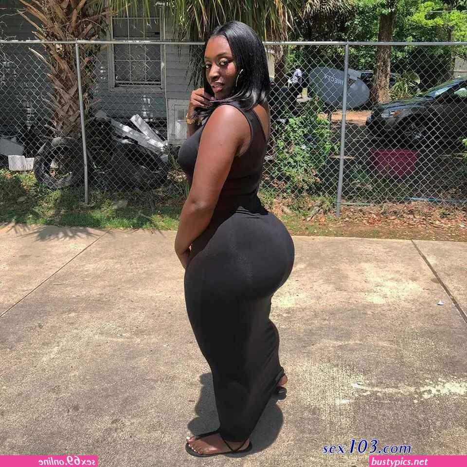 uganda woman show her big naked ass