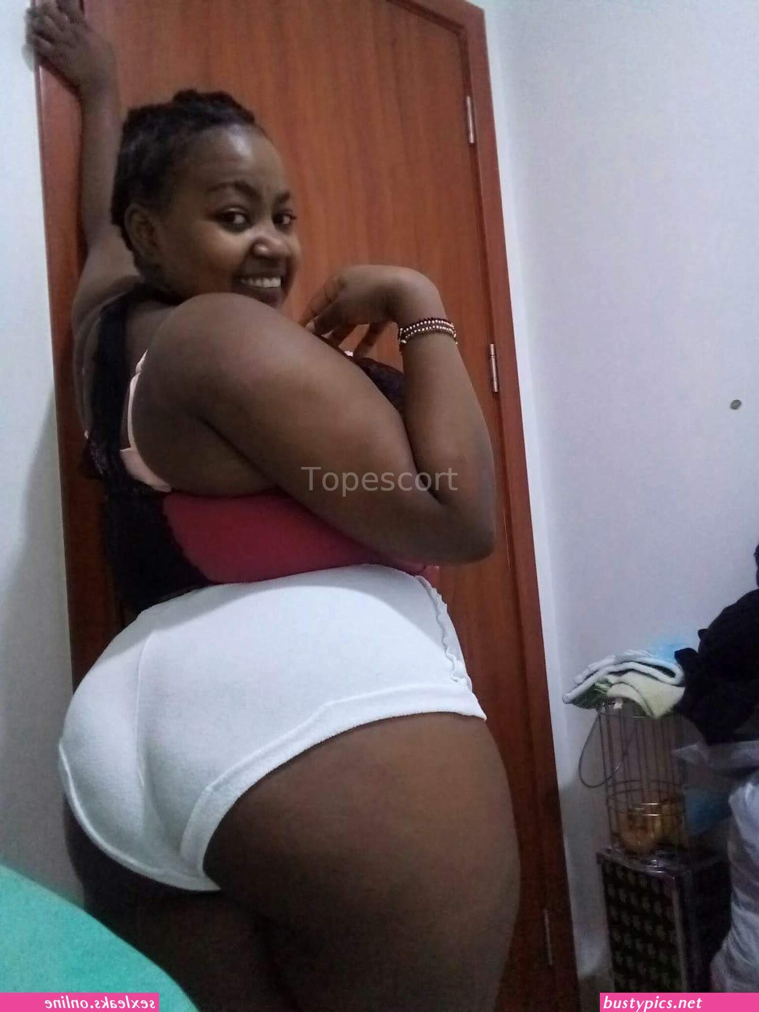 uganda woman show her big naked ass