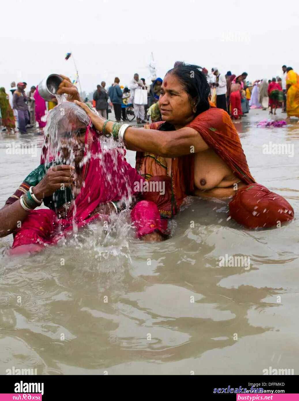 desi petticoat aunty