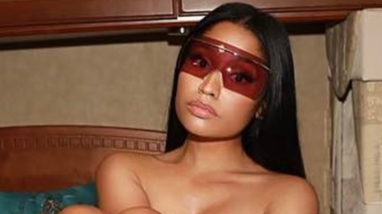 nicki minaj in a naked form