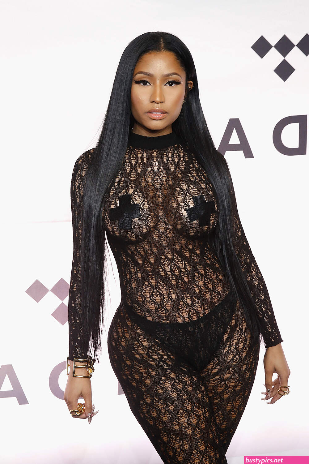 nicki minaj in a naked form