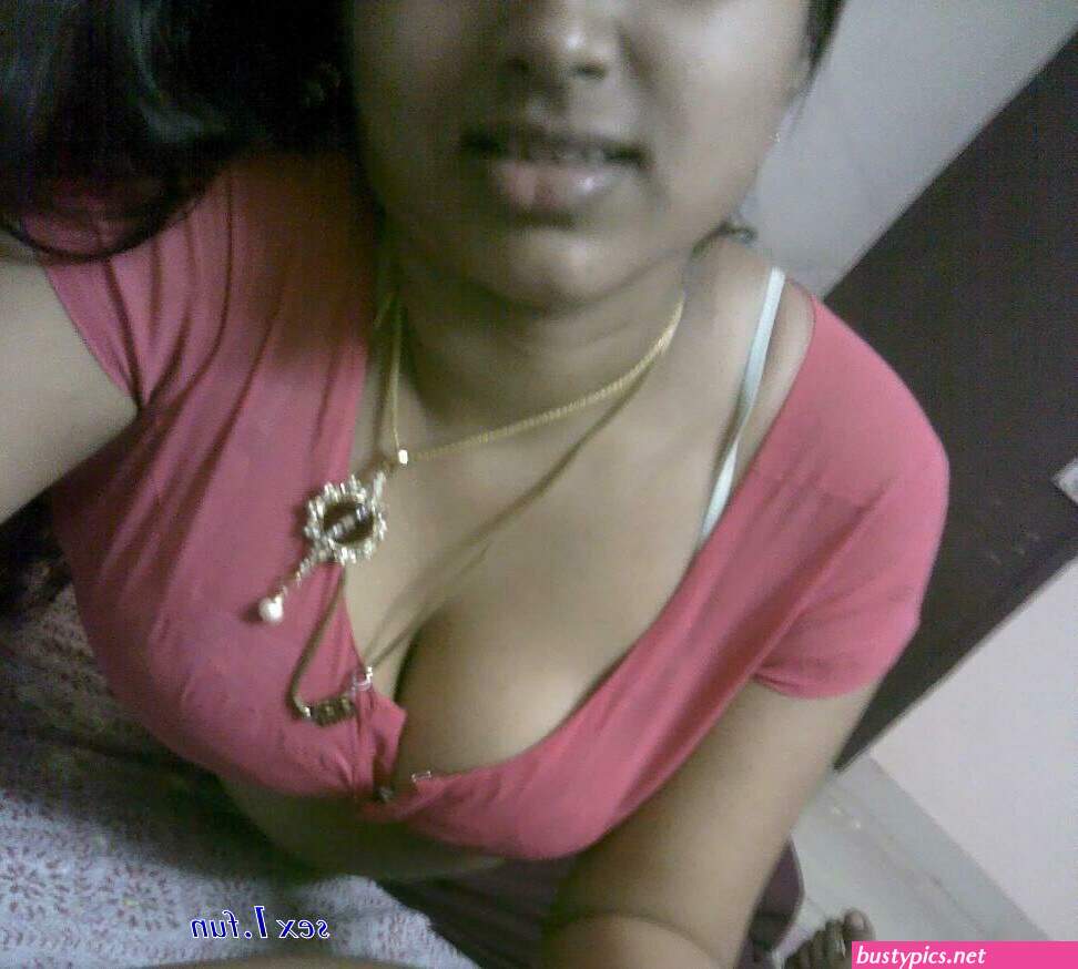 des blouse open boobs photo