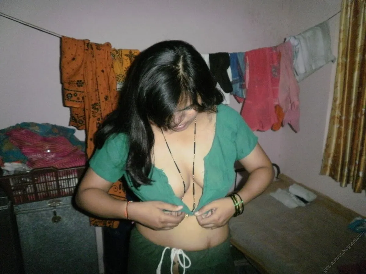 des blouse open boobs photo