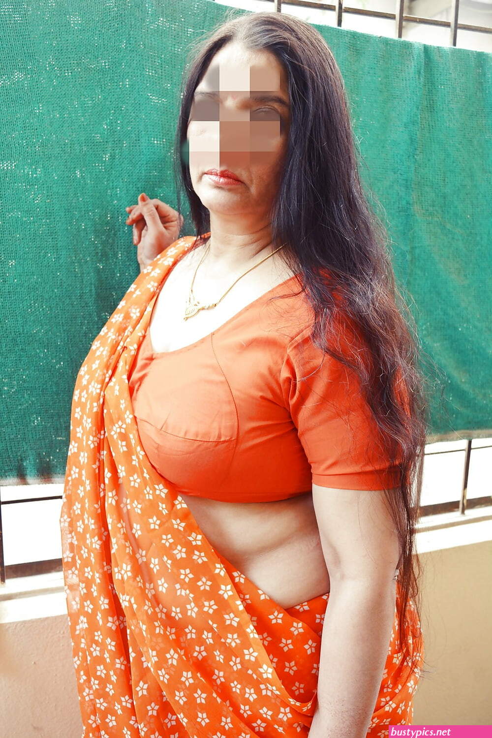des blouse open boobs photo
