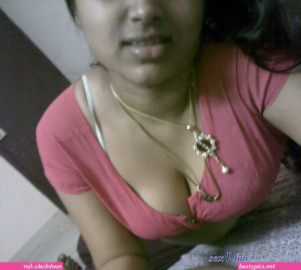 des blouse open boobs photo