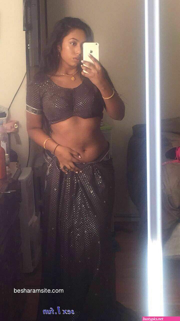 indian aunty sari public sexy photos
