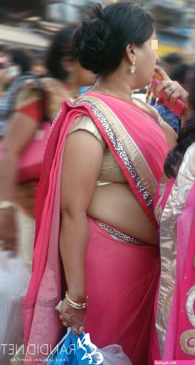 indian aunty sari public sexy photos
