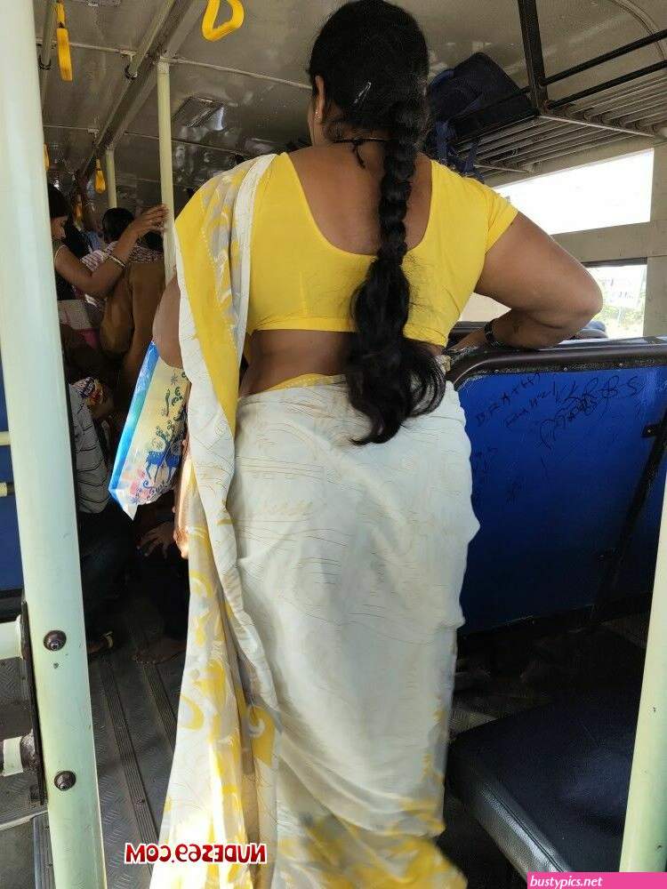 indian aunty sari public sexy photos
