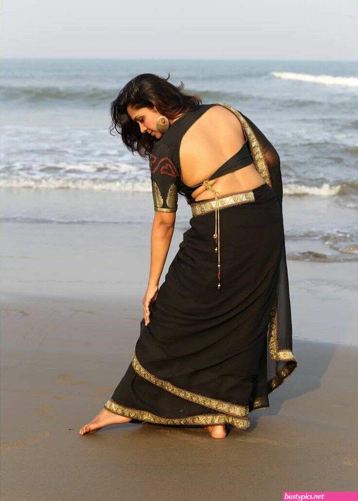 indian aunty sary big back ass photos