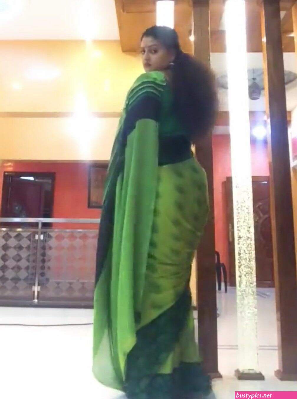 indian aunty sary big back ass photos