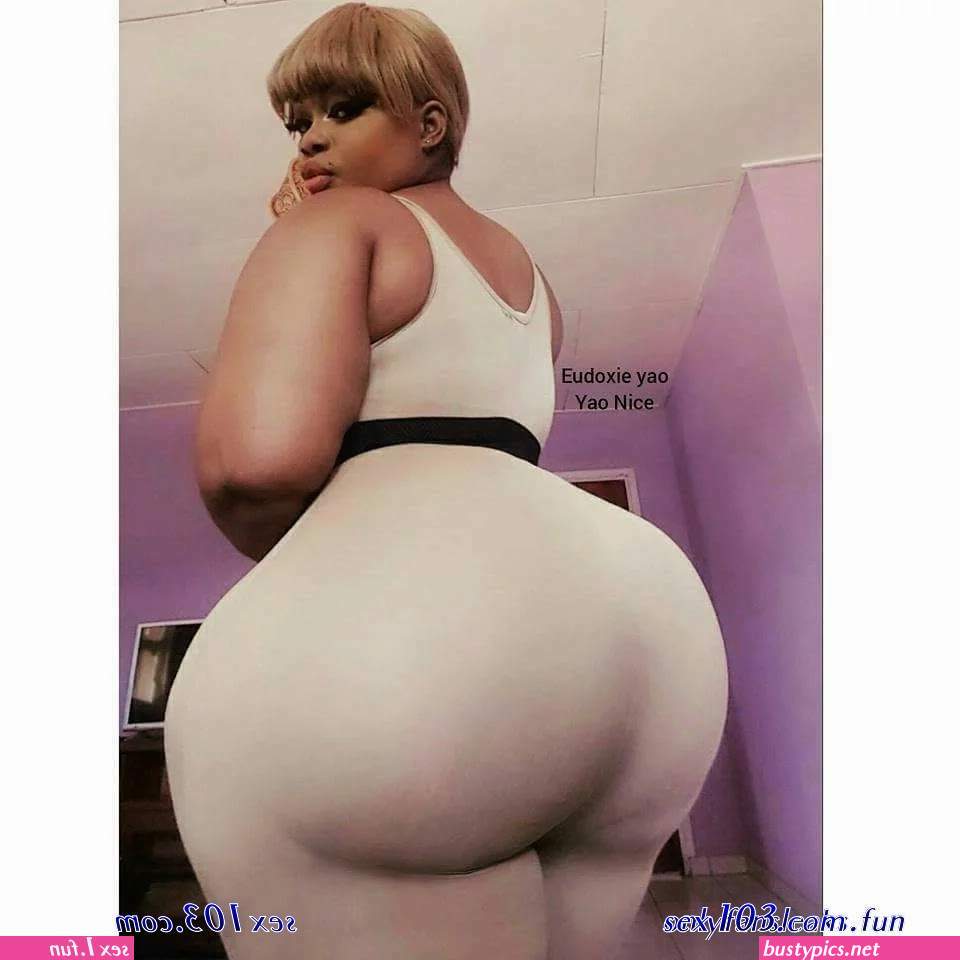 mama mwenye kuma kubwa na matiti