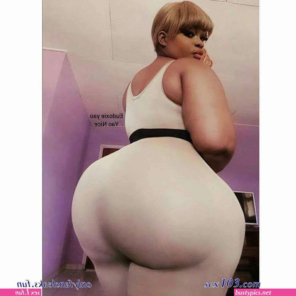mama mwenye kuma kubwa na matiti