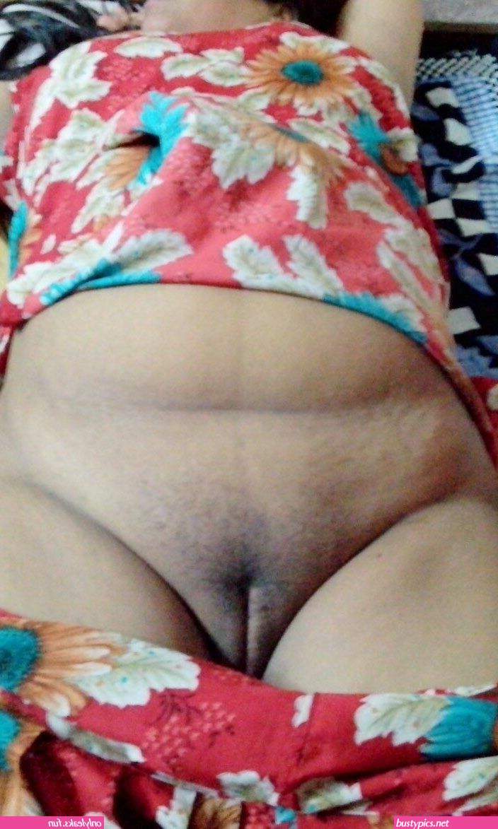 indian aunty pussy photo