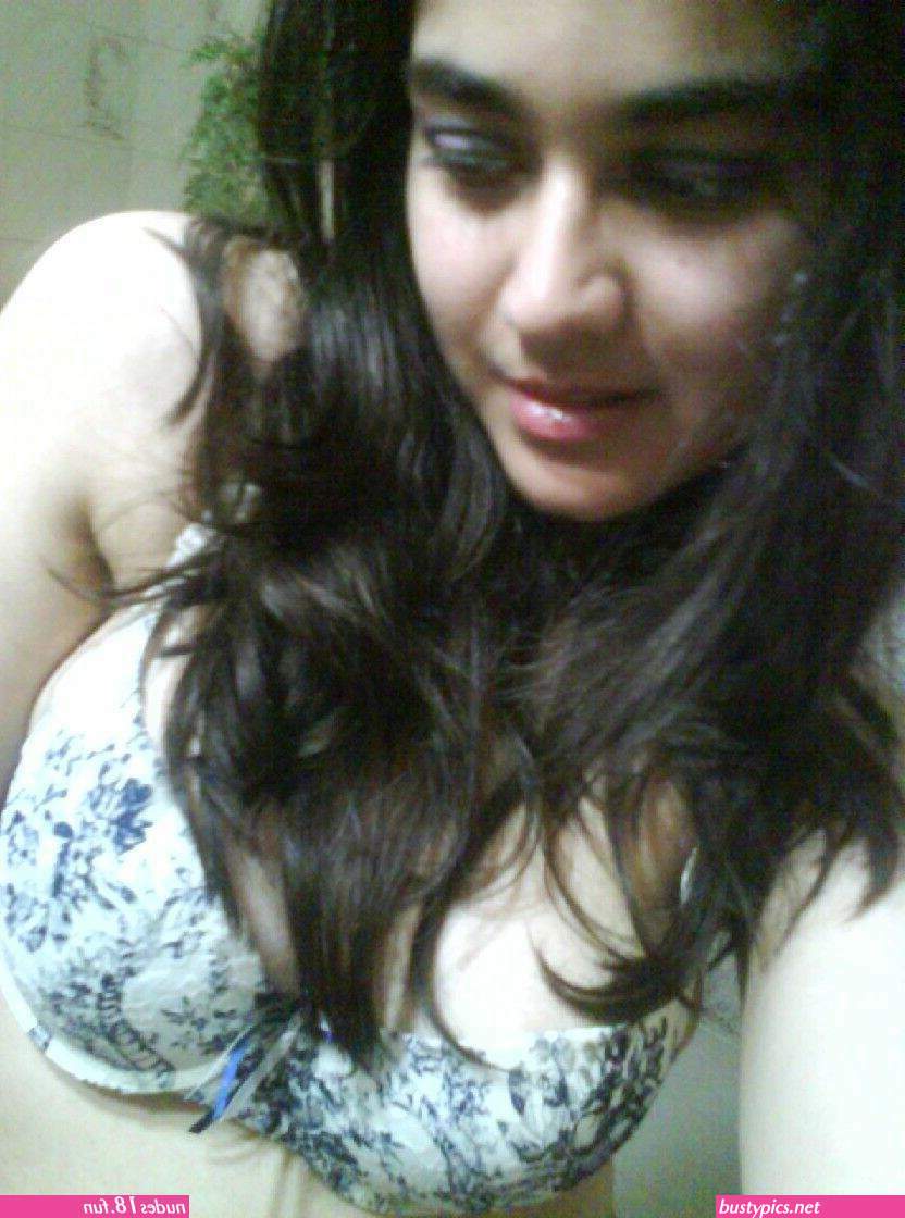 beautiful cute boobs girls selfies
