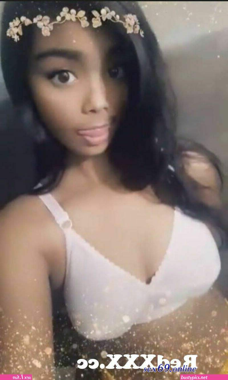 beautiful cute boobs girls selfies