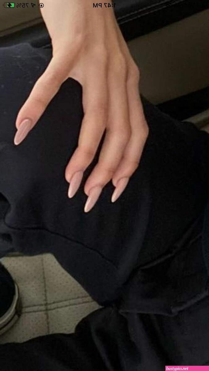 emma chamberlain naked pictures