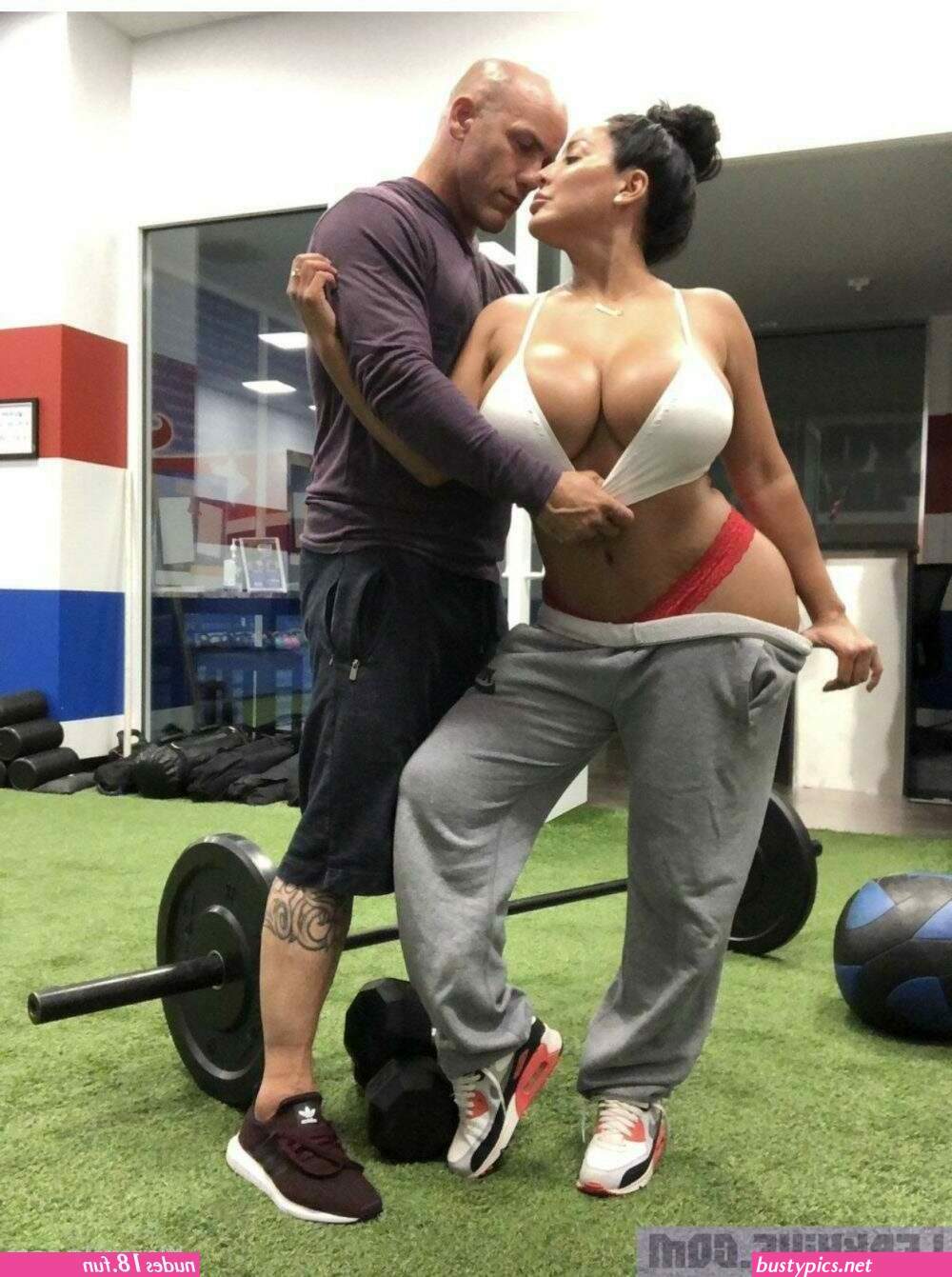 kira mia free porn videos foxtube.com