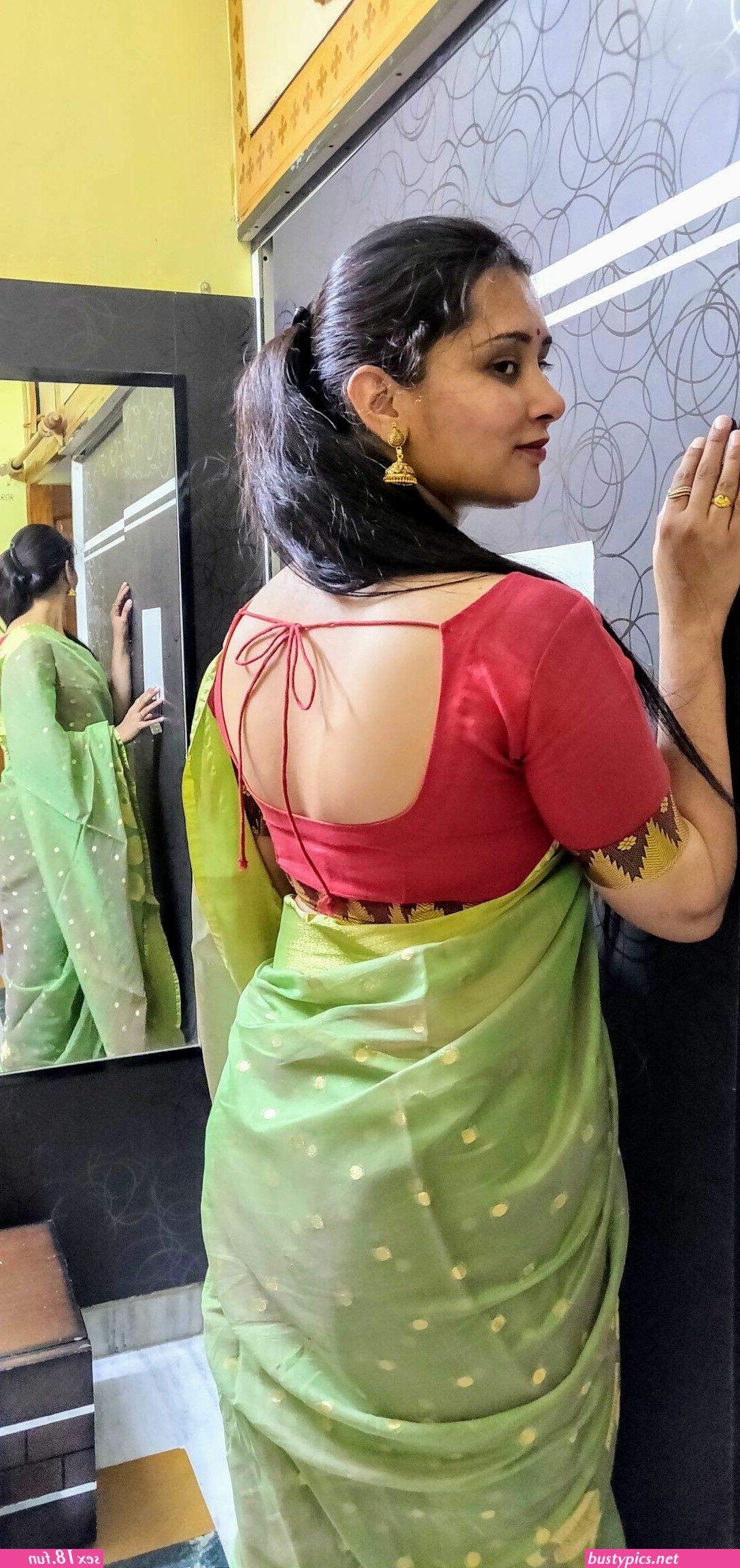 mallu local auntys saree back pics