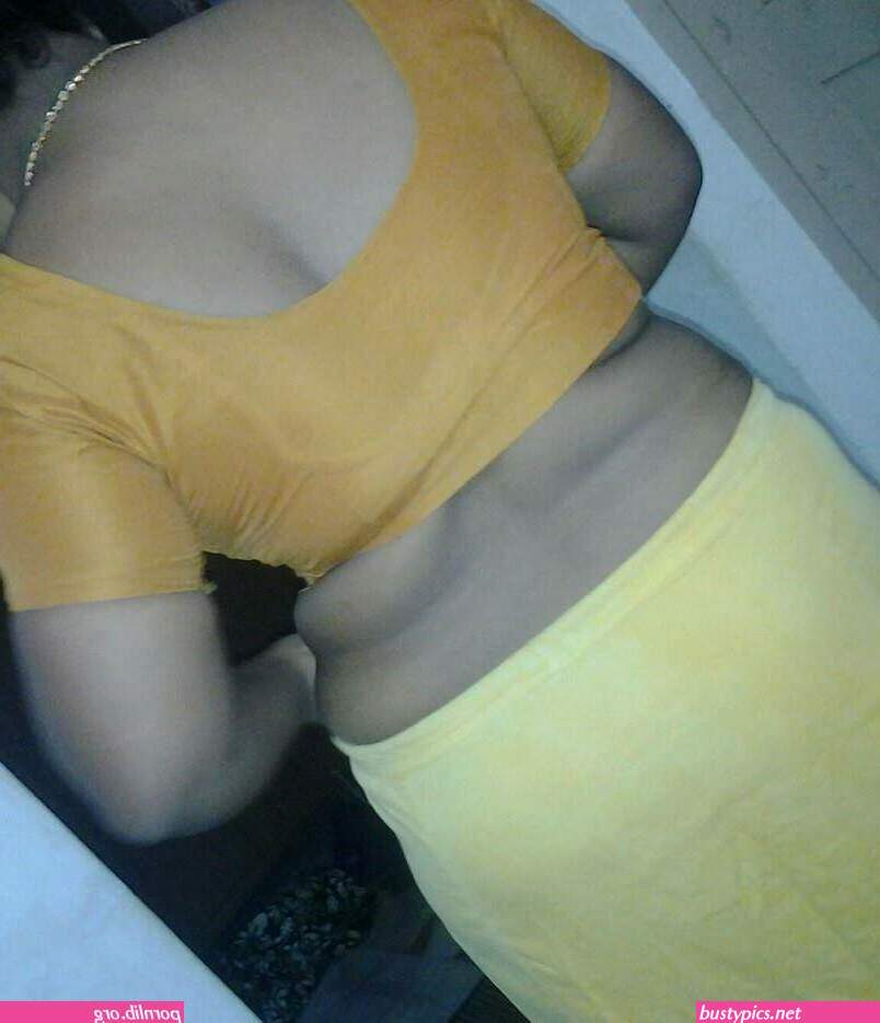 mallu local auntys saree back pics