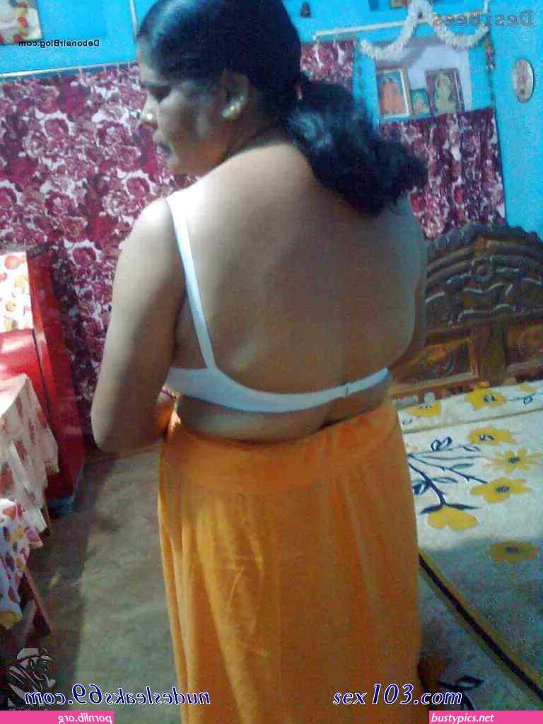 mallu local auntys saree back pics