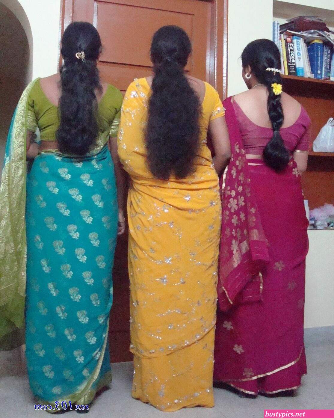 mallu local auntys saree back pics