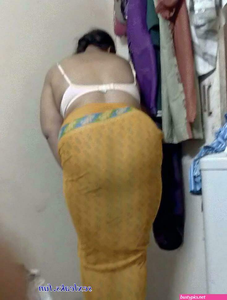 mallu local auntys saree back pics