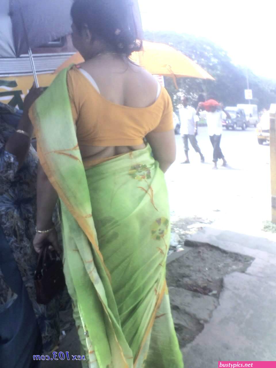 mallu local auntys saree back pics