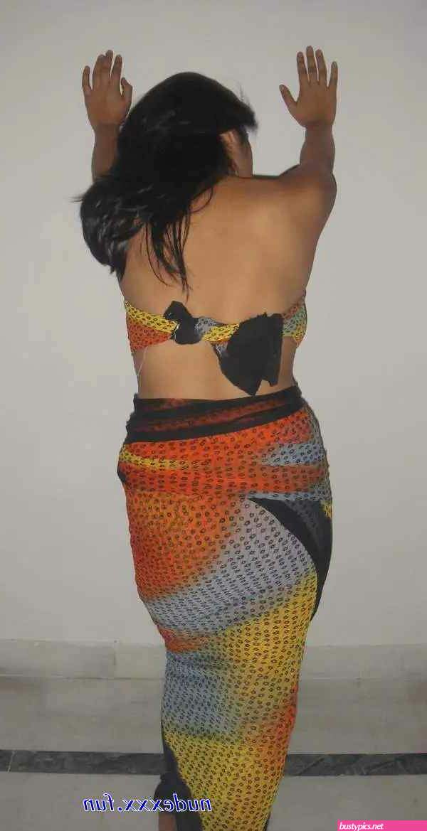 mallu local auntys saree back pics