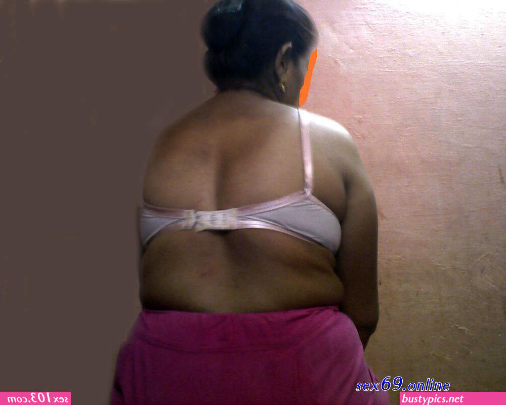 mallu local auntys saree back pics