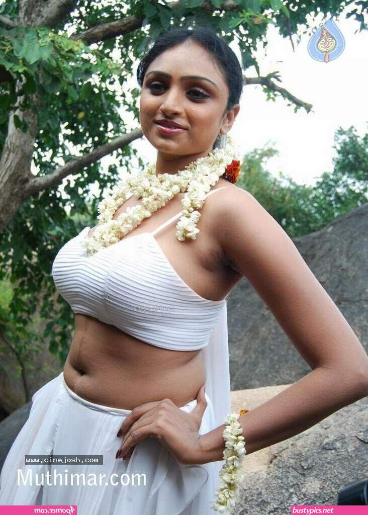 mallu local auntys saree back pics