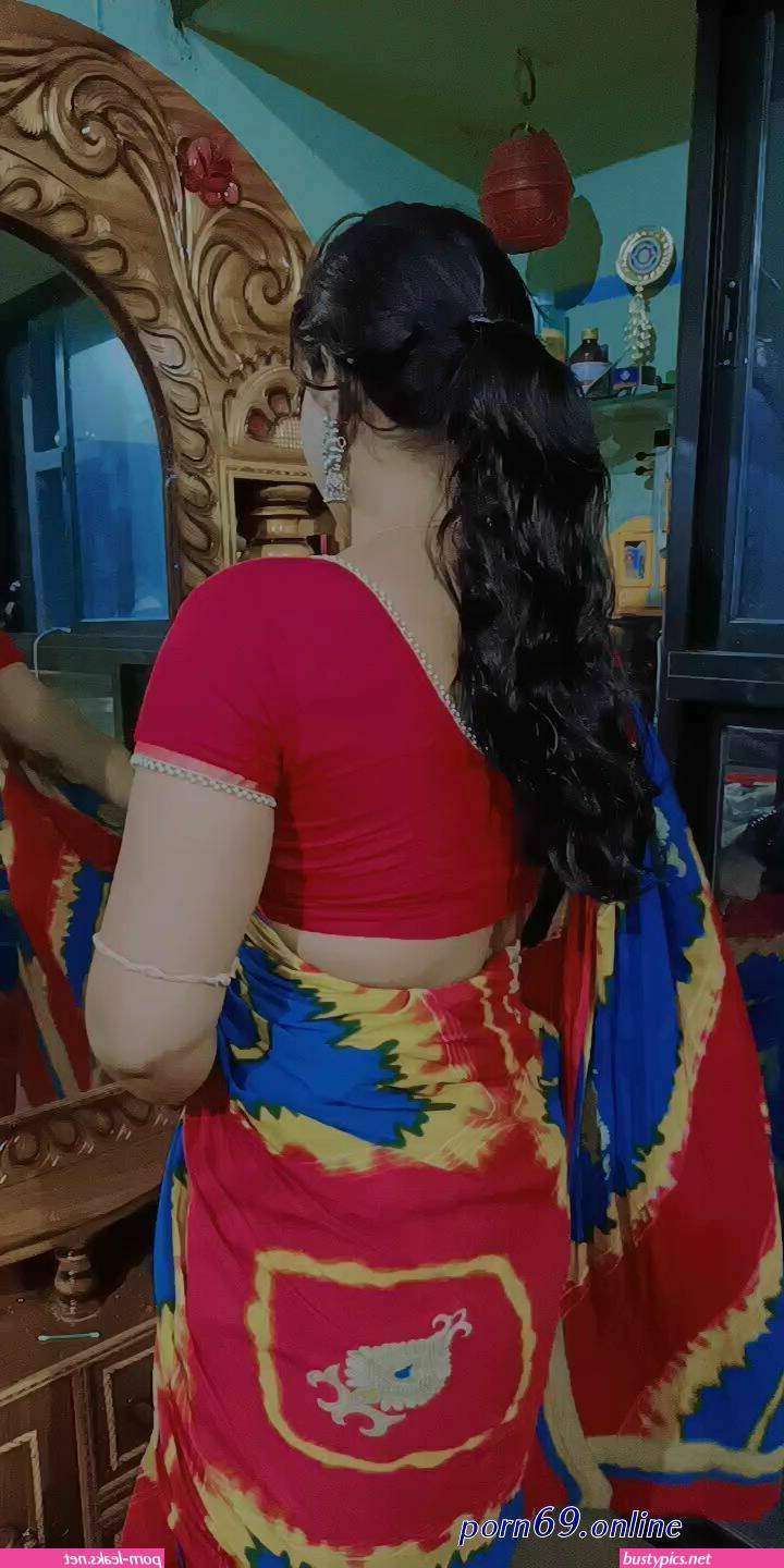 mallu local auntys saree back pics