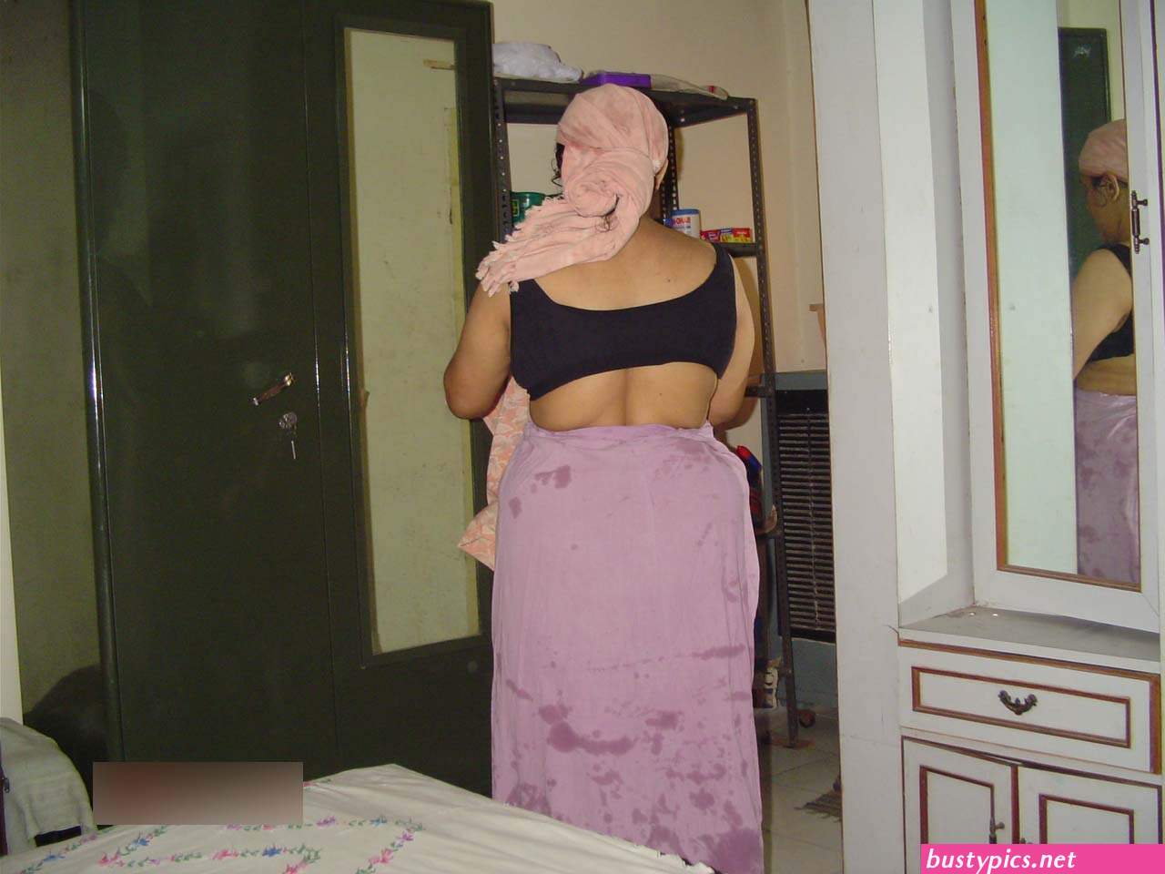 mallu local auntys saree back pics