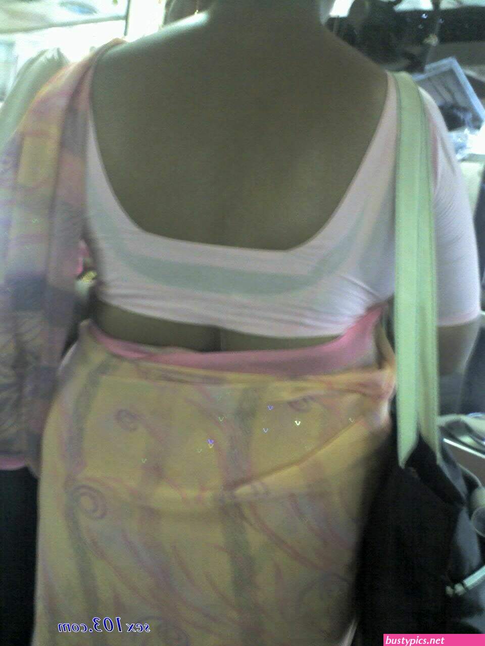 mallu local auntys saree back pics