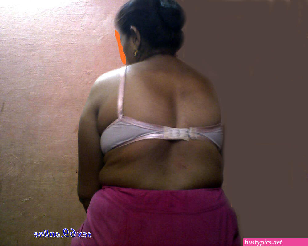 mallu local auntys saree back pics