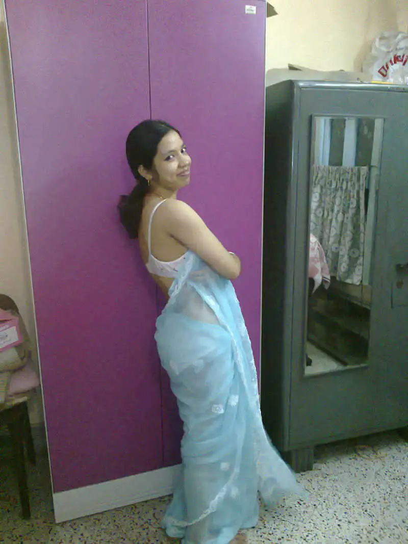 mallu local auntys saree back pics