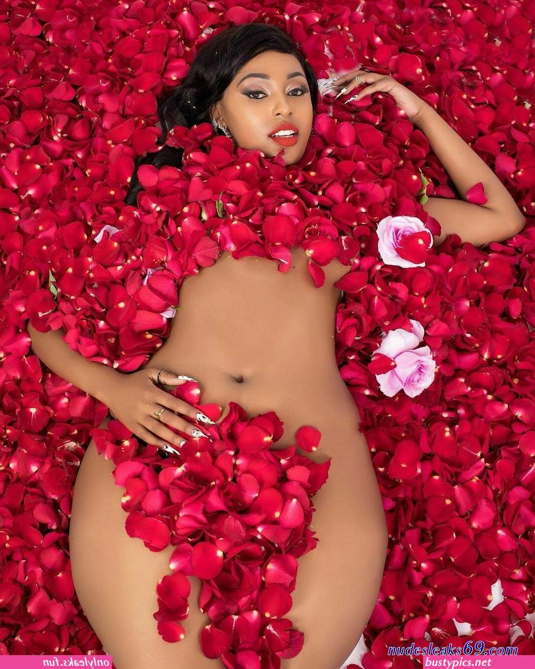 pothos of zuchu naked