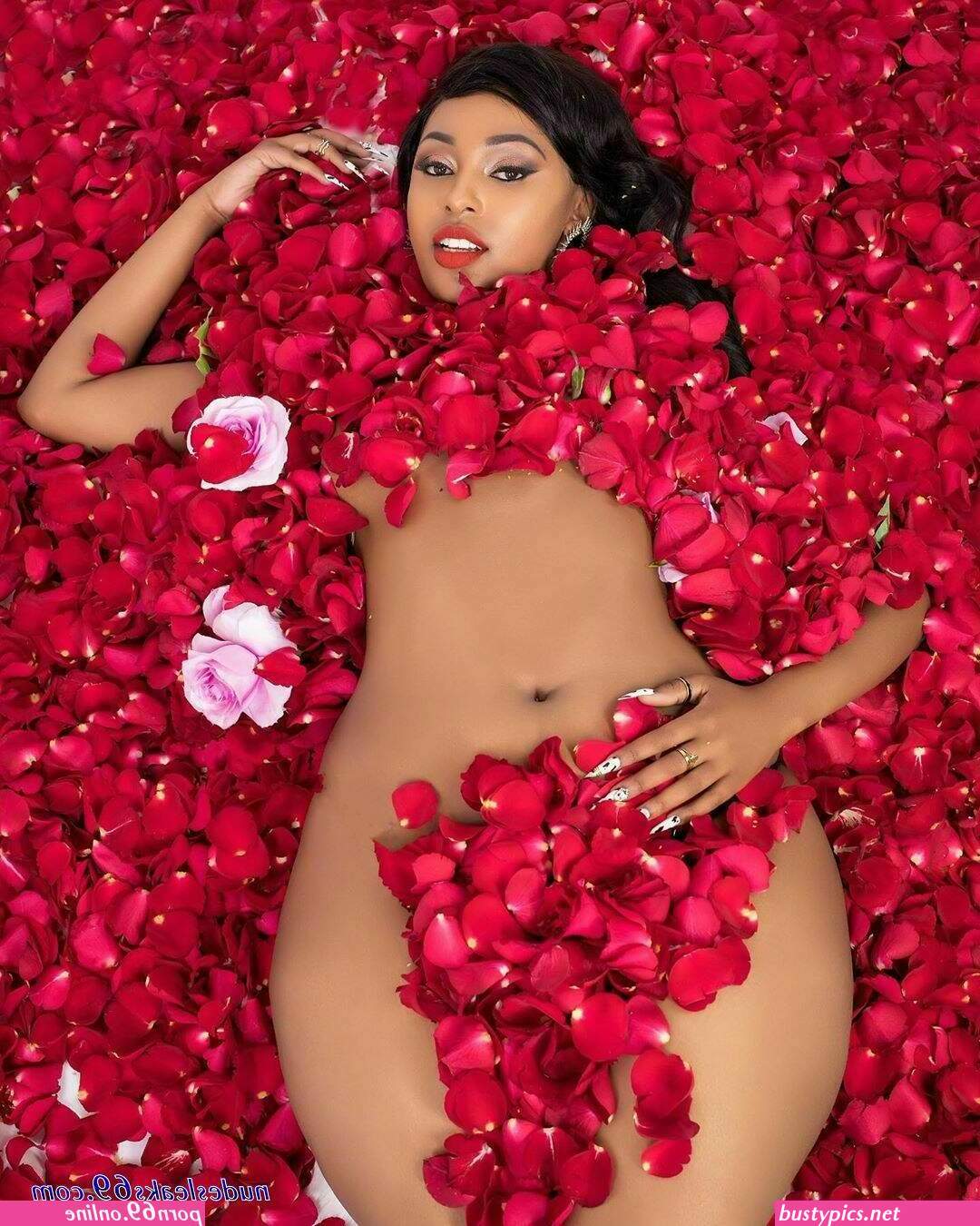 pothos of zuchu naked