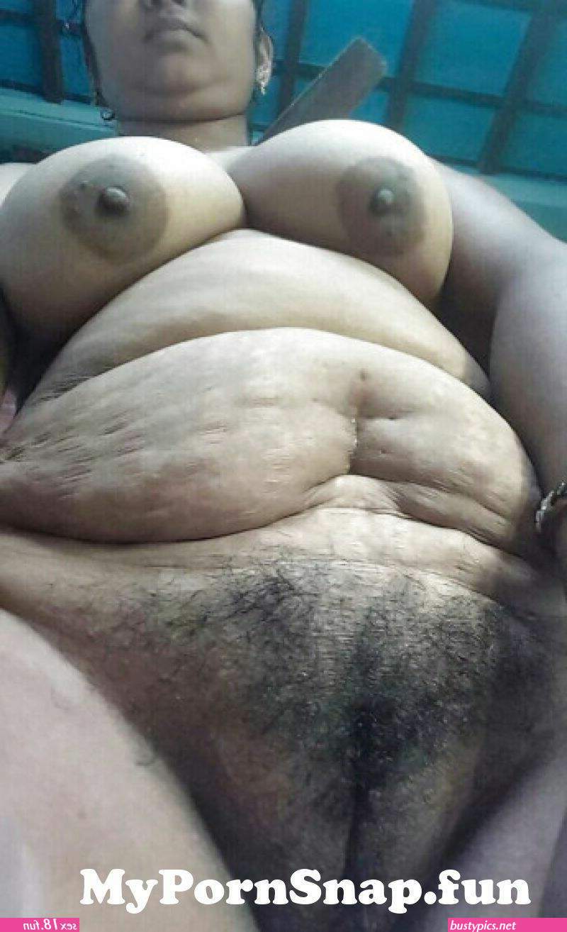 aunty showing pussy and nude pics