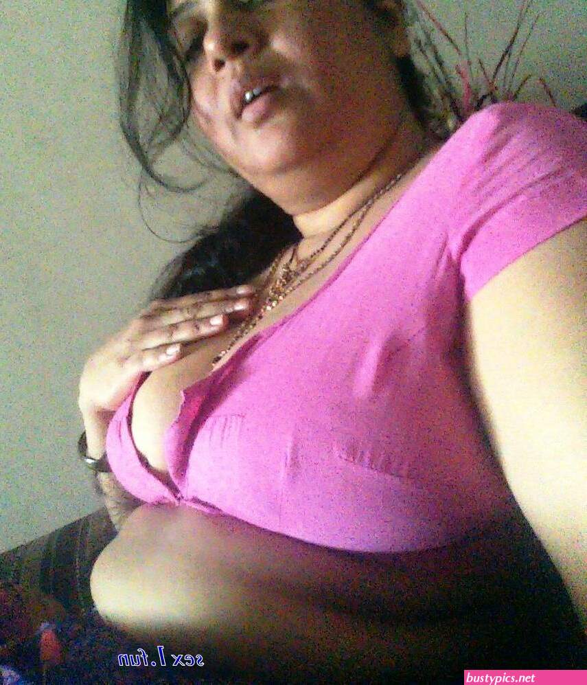 desi saree aunty nude