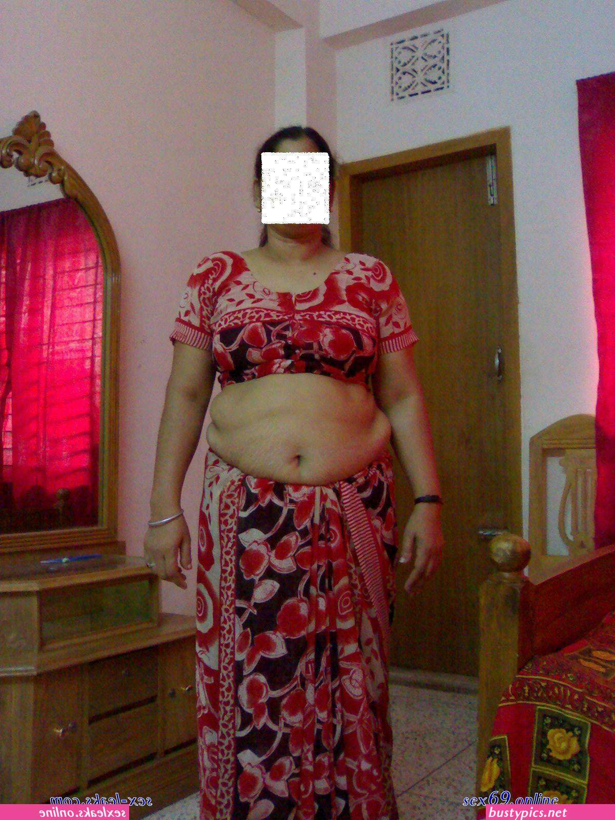 desi saree aunty nude